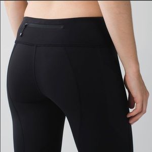 SZ12 LuluLemon Pace Rival Crop in Black